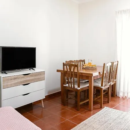 Corner House Назаре